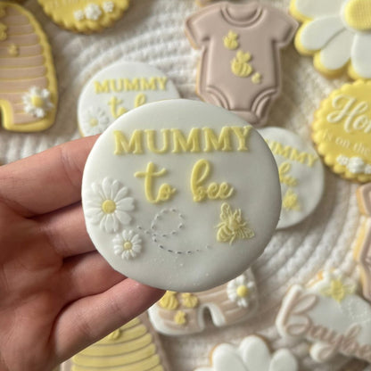 Bee theme - Mummy to bee - baby circle deboss