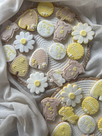 Bee theme - a little honey is on the way deboss 6 cm