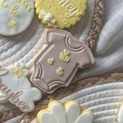 Bee theme - small bee x 4 size - deboss and cutter