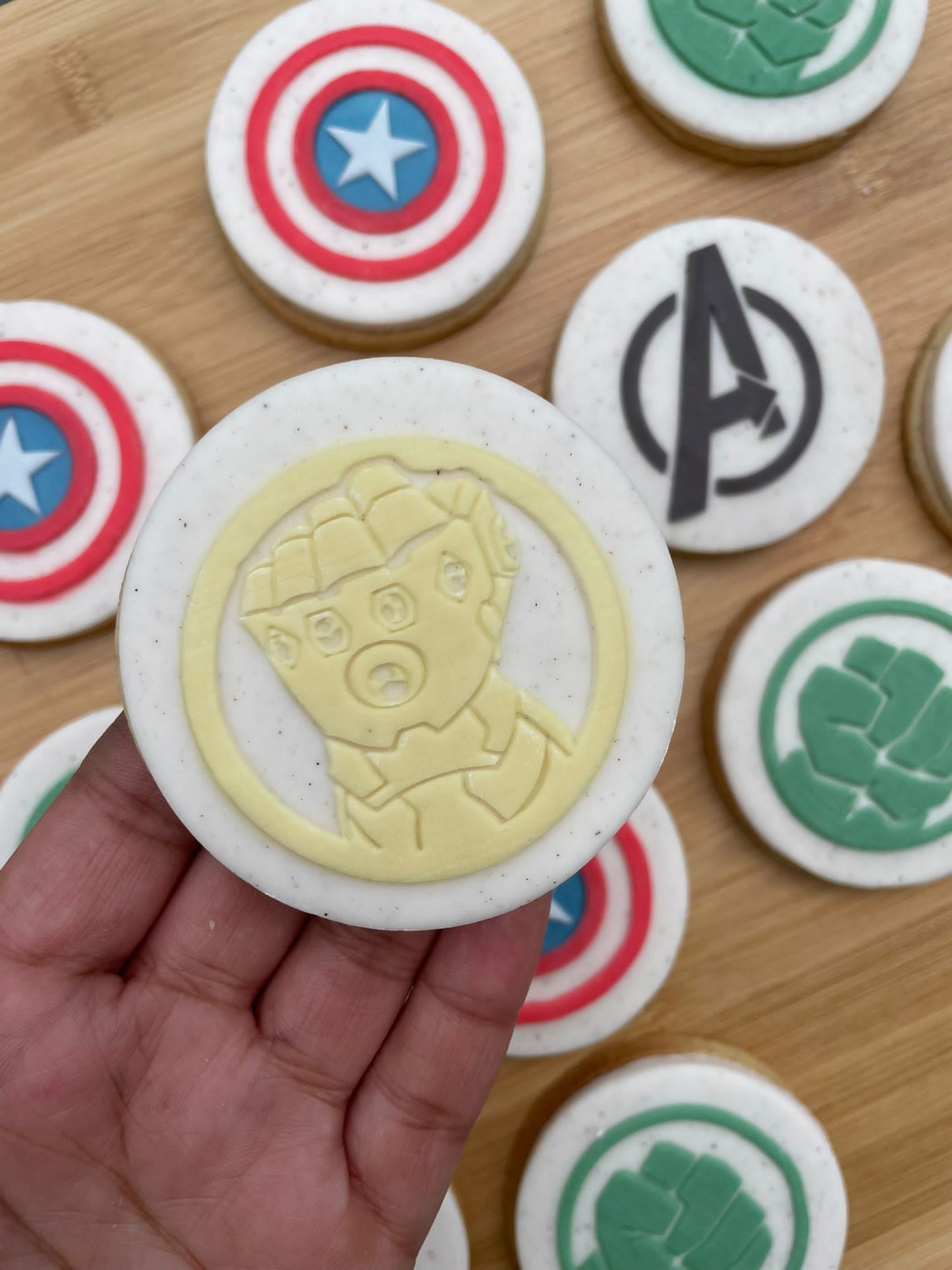 Avengers - super hero - Thanos Gauntlet debossing MEG cookie cutters
