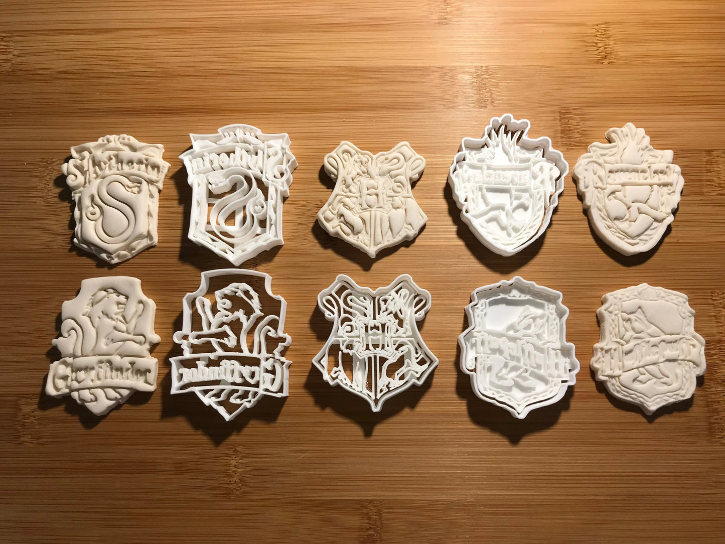 4 HOUSES + 1 Hog. Crest - Harry Potter-inspired Cookie Cutter MEG cookie cutters