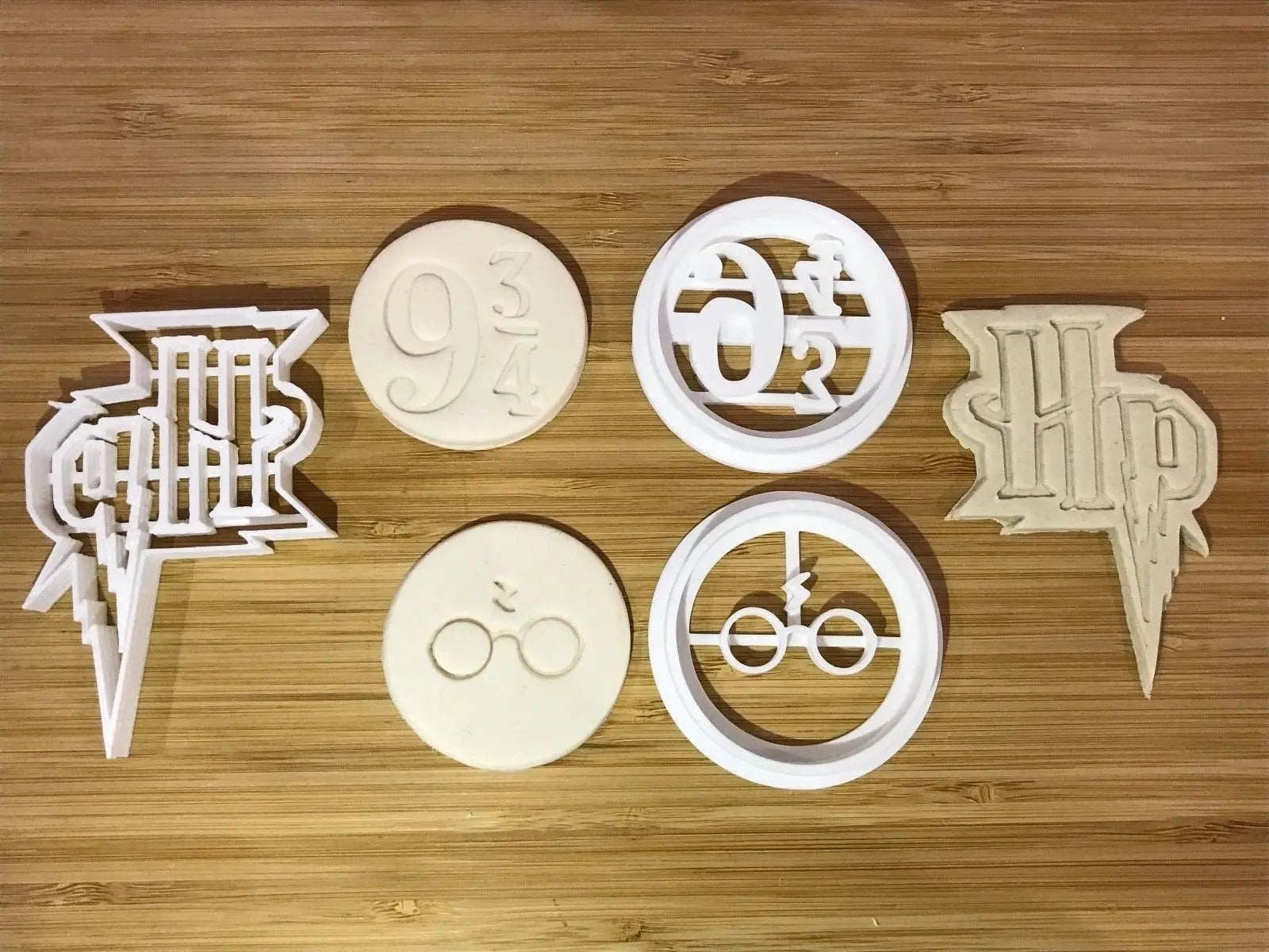 9 Magical “Harry Potter” Cookie Cutters That You Can Buy On  Right Now