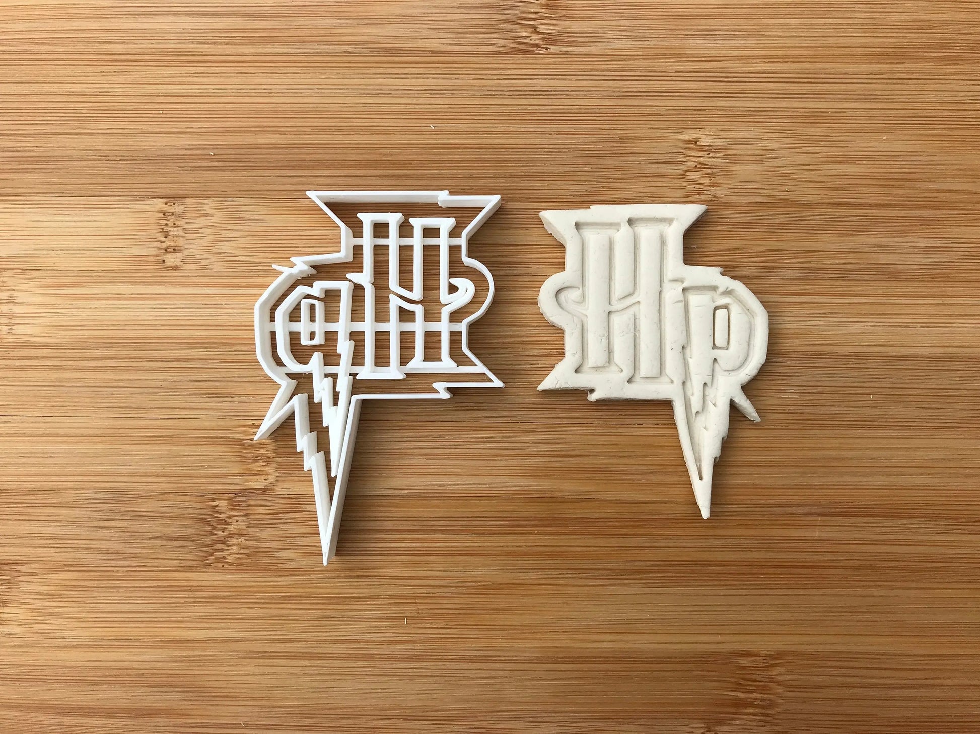 Harry Potter-inpsired Cookie Cutter Solemnly Mischief Cupcake Topper Fondant 002 MEG cookie cutters