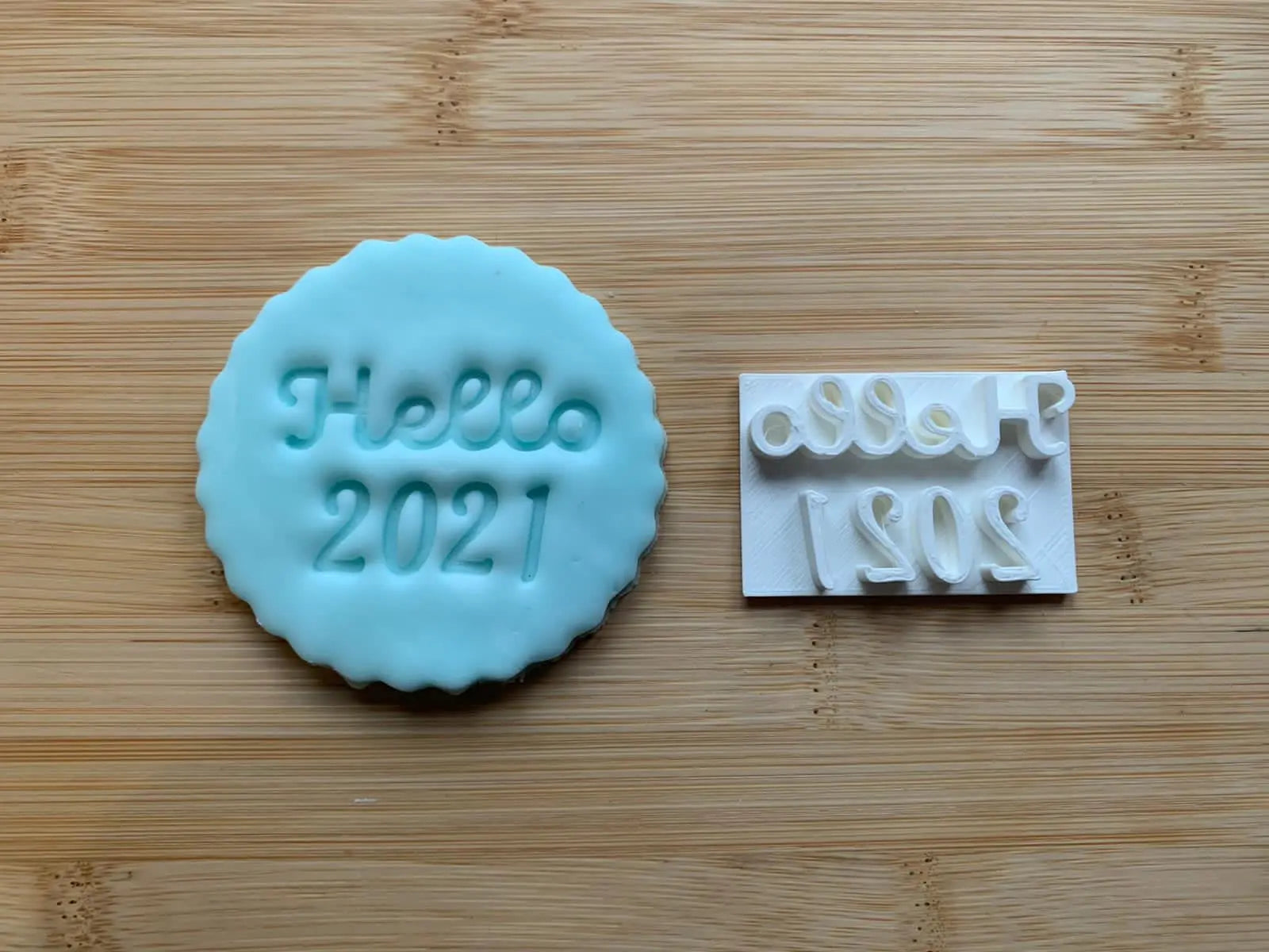 Hello 2021 - Embossing for cupcake and cake - stamps sugar paste MEG cookie cutters