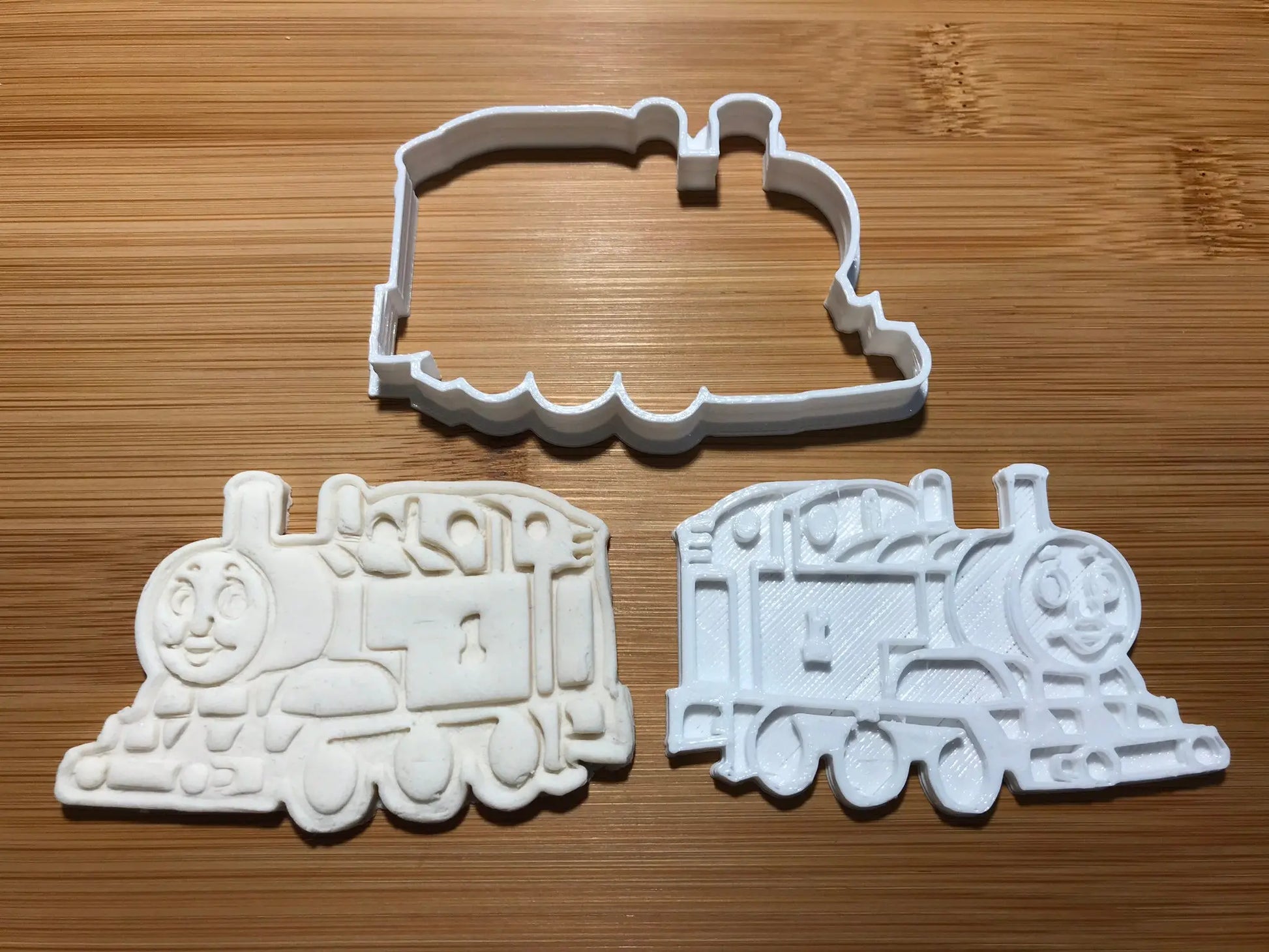 Thomas The Train Cookie Cutter Topper Fondant Cake Decoration - uk Seller MEG cookie cutters