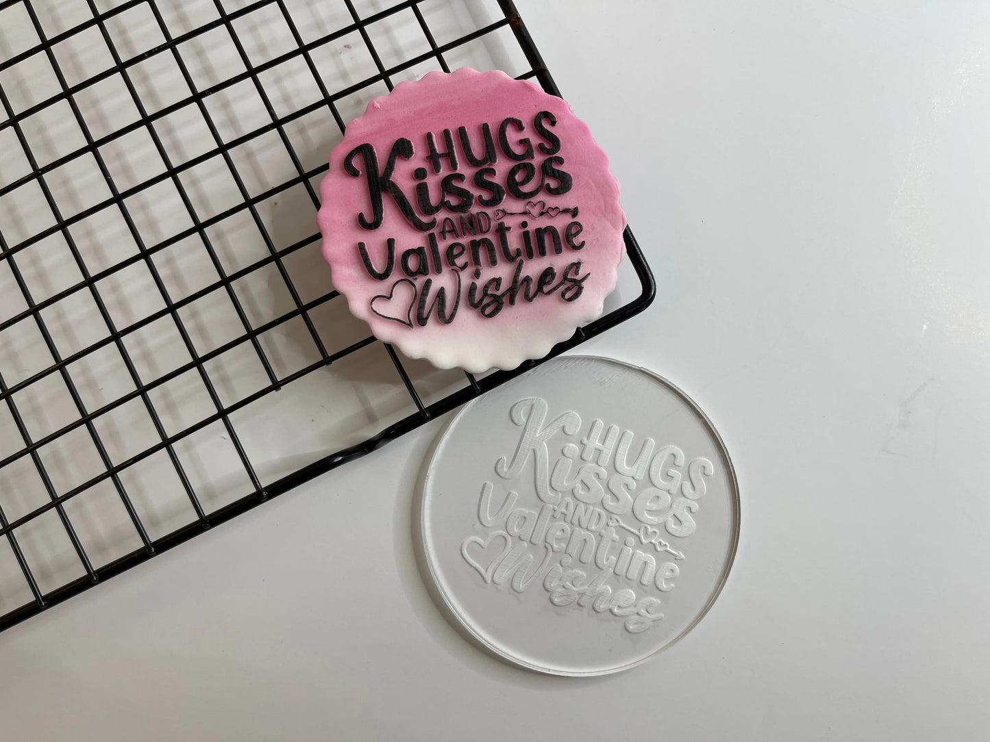 Valentine's day - Debossing - Hugs kisses and Valentine wishes MEG cookie cutters