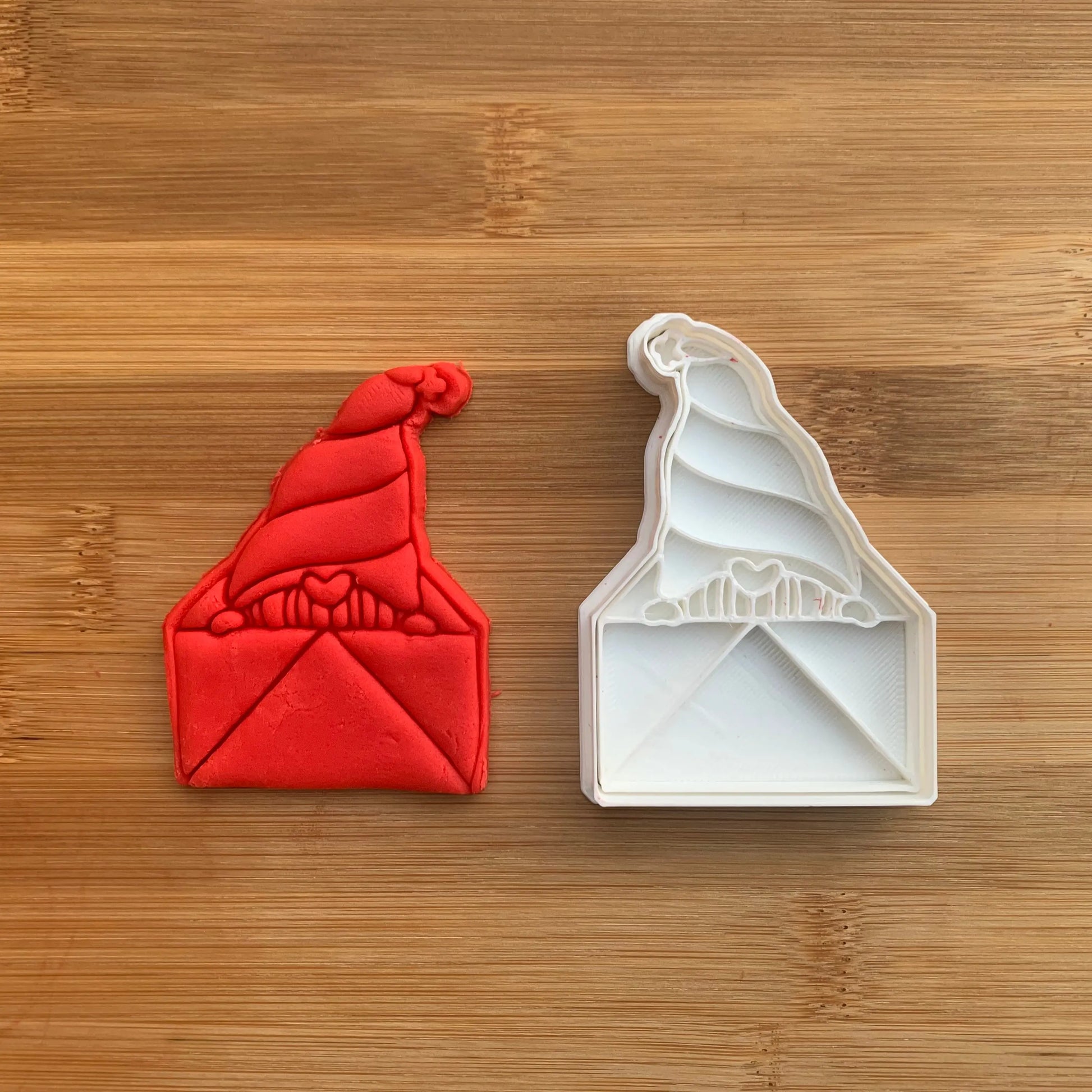 Valentine's gnome 3 - cutter + stamp MEG cookie cutters