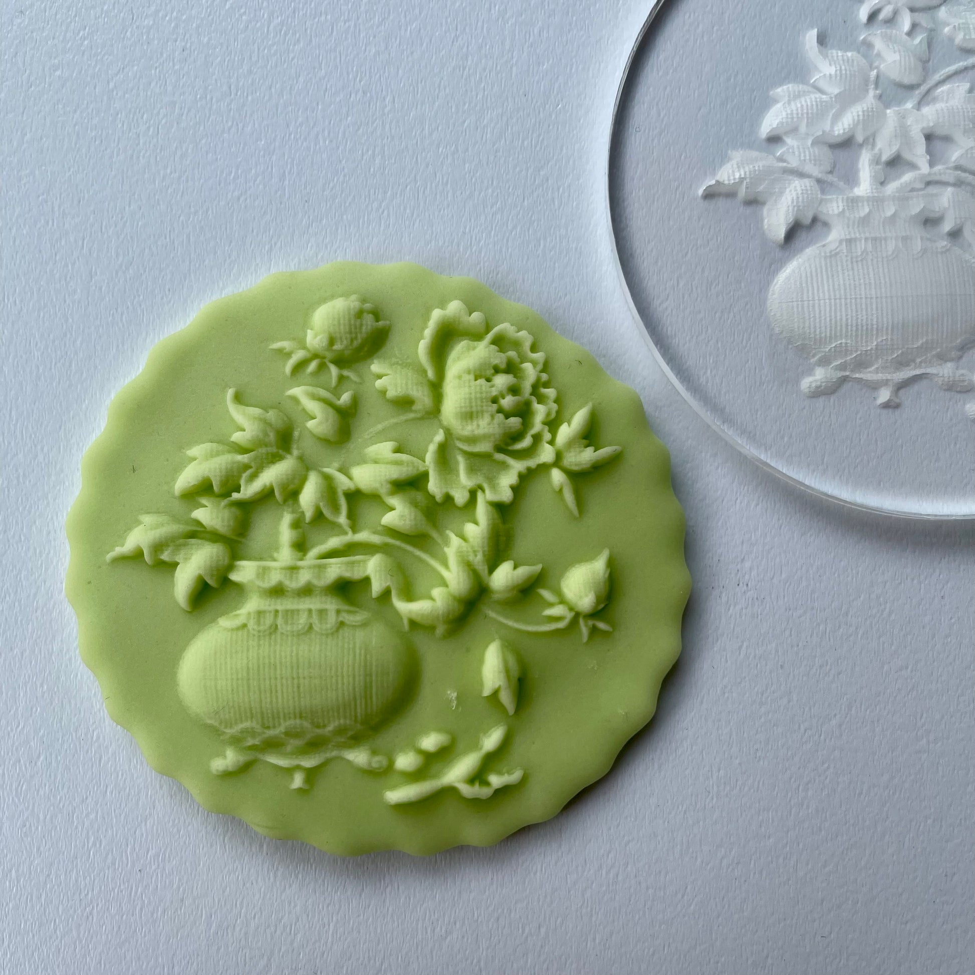 Vase with flowers debossing MEG cookie cutters
